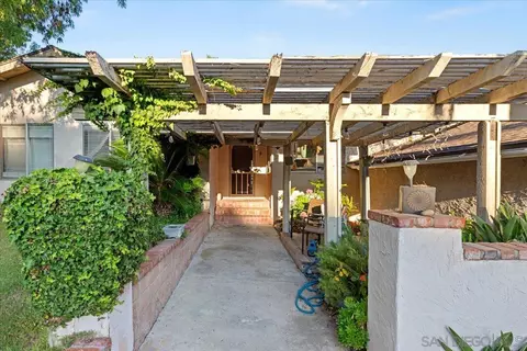 Exterior - 1308 Pepper Tree Ln, Vista, CA 92084 photo 2 of 5