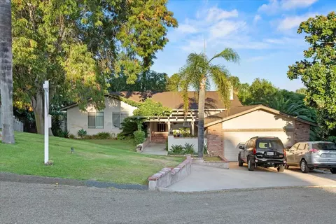 1308 Pepper Tree Ln, Vista, CA 92084