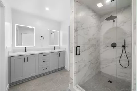Bath - 8471 Cliffridge Ln, La Jolla, CA 92037 photo 2 of 2