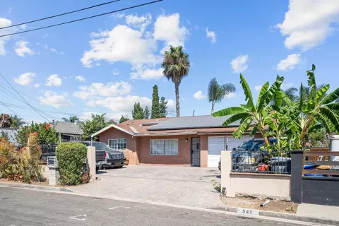 541 Spires St, Vista, CA 92083 photo 2