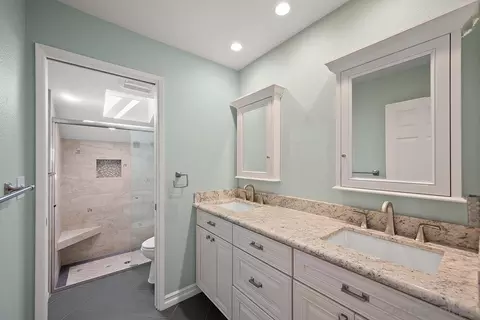 Bath - 12590 Cloudesly Dr, San Diego, CA 92128 photo 4 of 6