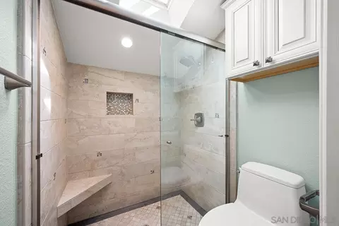 Bath - 12590 Cloudesly Dr, San Diego, CA 92128 photo 5 of 6
