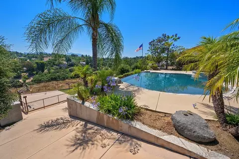 Exterior - 12590 Cloudesly Dr, San Diego, CA 92128 photo 7 of 12