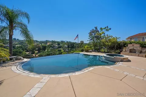 Exterior - 12590 Cloudesly Dr, San Diego, CA 92128 photo 8 of 12