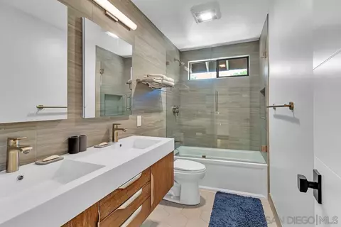 Bath - 1729 Geranium St, Carlsbad, CA 92011 photo 4 of 4