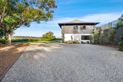 Exterior - 2133 Woodwind Dr, Encinitas, CA 92024 photo 11 of 14