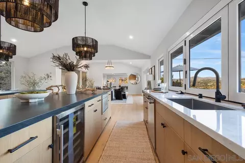 Kitchen - 2133 Woodwind Dr, Encinitas, CA 92024 photo 6 of 12