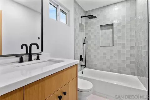 Bath - 2133 Woodwind Dr, Encinitas, CA 92024 photo 11 of 11