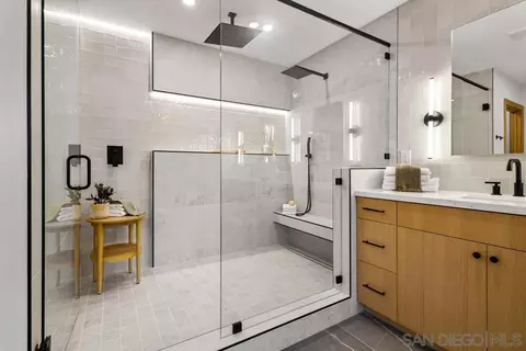 Bath - 2133 Woodwind Dr, Encinitas, CA 92024 photo 5 of 11