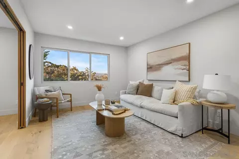 Living - 2133 Woodwind Dr, Encinitas, CA 92024 photo 4 of 10