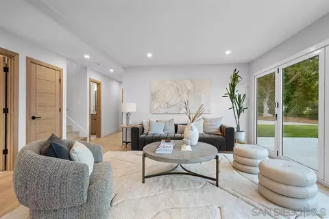 Living - 2133 Woodwind Dr, Encinitas, CA 92024 photo 5 of 10