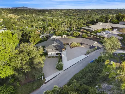 View/Area - 2133 Woodwind Dr, Encinitas, CA 92024 photo 2 of 3