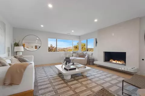 Living - 2133 Woodwind Dr, Encinitas, CA 92024 photo 1 of 10