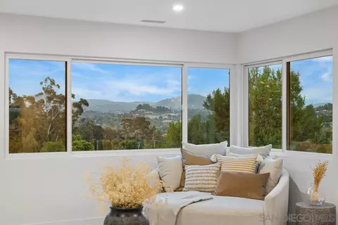 Bedroom - 2133 Woodwind Dr, Encinitas, CA 92024 photo 1 of 4