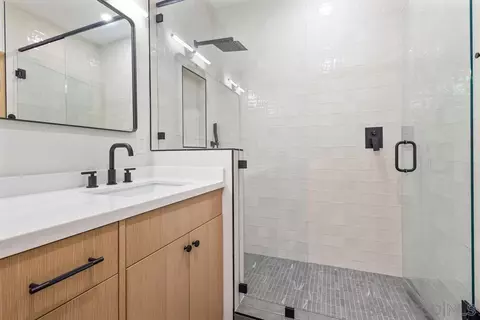 Bath - 2133 Woodwind Dr, Encinitas, CA 92024 photo 10 of 11