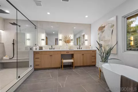 Bath - 2133 Woodwind Dr, Encinitas, CA 92024 photo 3 of 11