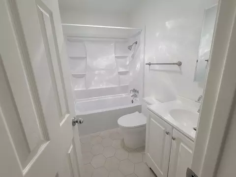Bath - 10235 Princess Marcie Dr, Santee, CA 92071 photo 2 of 3