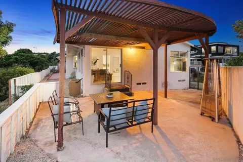 831 Candlelight Pl, La Jolla, CA 92037