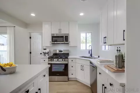 811 Kempton St, Spring Valley, CA 91977 photo 10