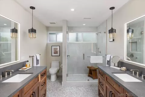 Bath - 13121 Decant Dr, Poway, CA 92064 photo 1 of 3