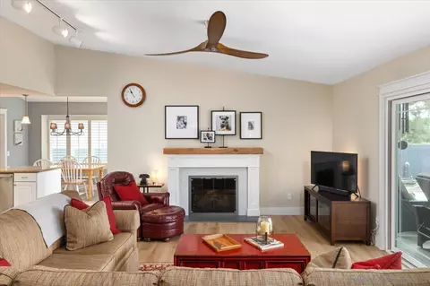 Living - 13121 Decant Dr, Poway, CA 92064 photo 3 of 4