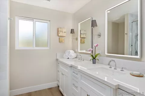 Bath - 13121 Decant Dr, Poway, CA 92064 photo 3 of 3