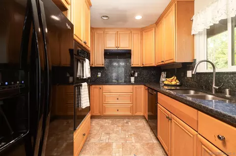 Kitchen - 8912 Fletcher Valley Dr, Santee, CA 92071 photo 2 of 2
