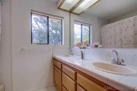 Bath - 6748 Dehesa Rd, El Cajon, CA 92019 photo 6 of 7