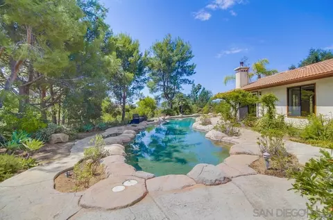 Exterior - 6748 Dehesa Rd, El Cajon, CA 92019 photo 14 of 17