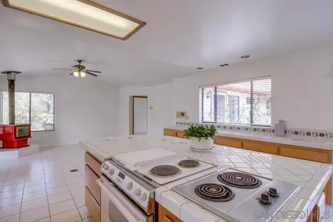 Kitchen - 6748 Dehesa Rd, El Cajon, CA 92019 photo 3 of 4