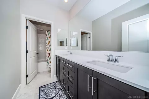 Bath - 3076 Heirloom Pl, Escondido, CA 92029 photo 5 of 6