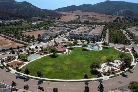 View/Area - 3076 Heirloom Pl, Escondido, CA 92029 photo 7 of 8