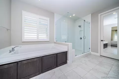 Bath - 3076 Heirloom Pl, Escondido, CA 92029 photo 4 of 6