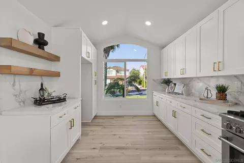 3753 Hillview Way, Oceanside, CA 92056 photo 8