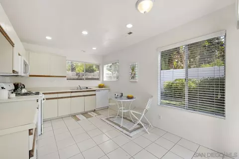 1735 Avenida De Suenos, Oceanside, CA 92056 photo 9