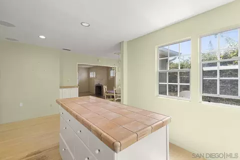 5532 Bellevue, La Jolla, CA 92037 photo 10
