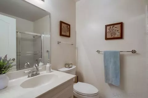 Bath - 10061 Nuerto Ln, Spring Valley, CA 91977 photo 1 of 2