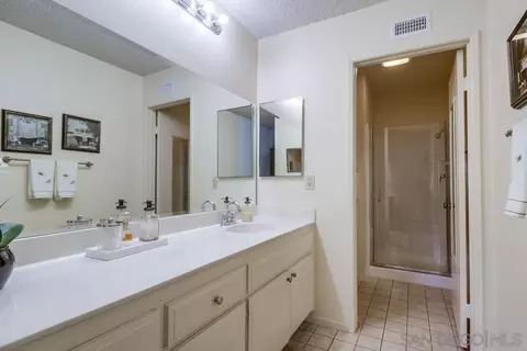Bath - 10061 Nuerto Ln, Spring Valley, CA 91977 photo 2 of 2