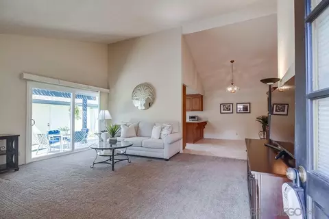 Living - 10061 Nuerto Ln, Spring Valley, CA 91977 photo 2 of 5
