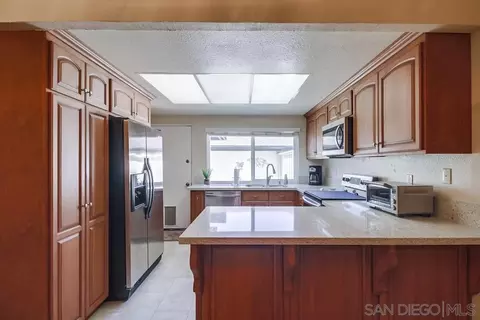 Kitchen - 10061 Nuerto Ln, Spring Valley, CA 91977 photo 2 of 5