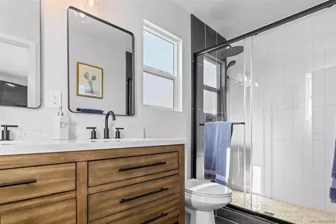Bath - 814 8th St, Imperial Beach, CA 91932 photo 2 of 7