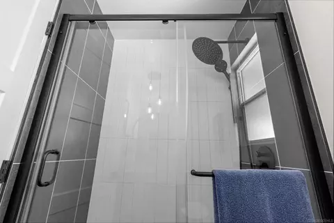 Bath - 814 8th St, Imperial Beach, CA 91932 photo 6 of 7