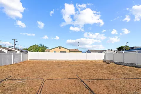 Exterior - 814 8th St, Imperial Beach, CA 91932 photo 7 of 10