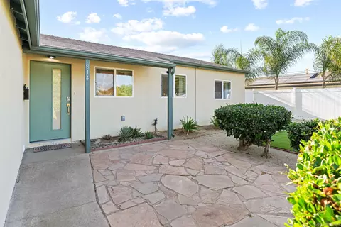 Exterior - 814 8th St, Imperial Beach, CA 91932 photo 2 of 10