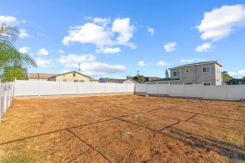 Exterior - 814 8th St, Imperial Beach, CA 91932 photo 8 of 10