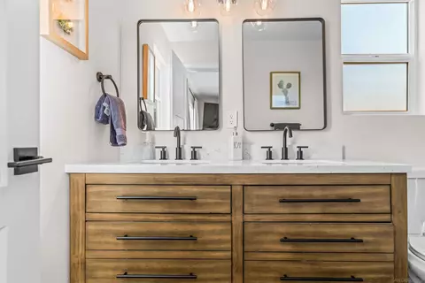 Bath - 814 8th St, Imperial Beach, CA 91932 photo 1 of 7