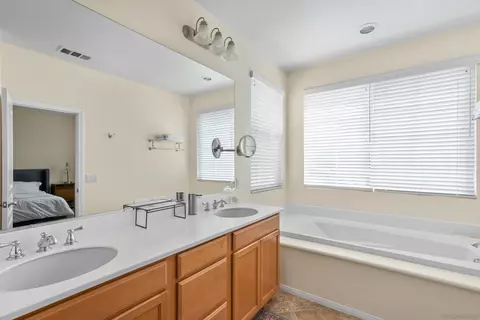 Bath - 9553 Milden St, La Mesa, CA 91942 photo 1 of 4