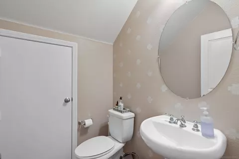 Bath - 9553 Milden St, La Mesa, CA 91942 photo 4 of 4