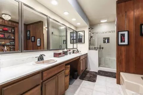 Bath - 4537 Panorama Dr, La Mesa, CA 91941 photo 3 of 9
