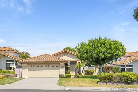 1964 White Birch Dr, Vista, CA 92081